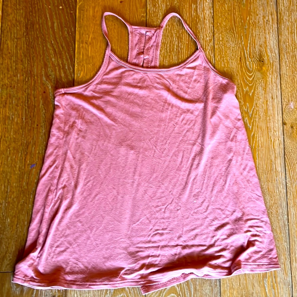 Beyond yoga top with opening in the back xs coral pink
